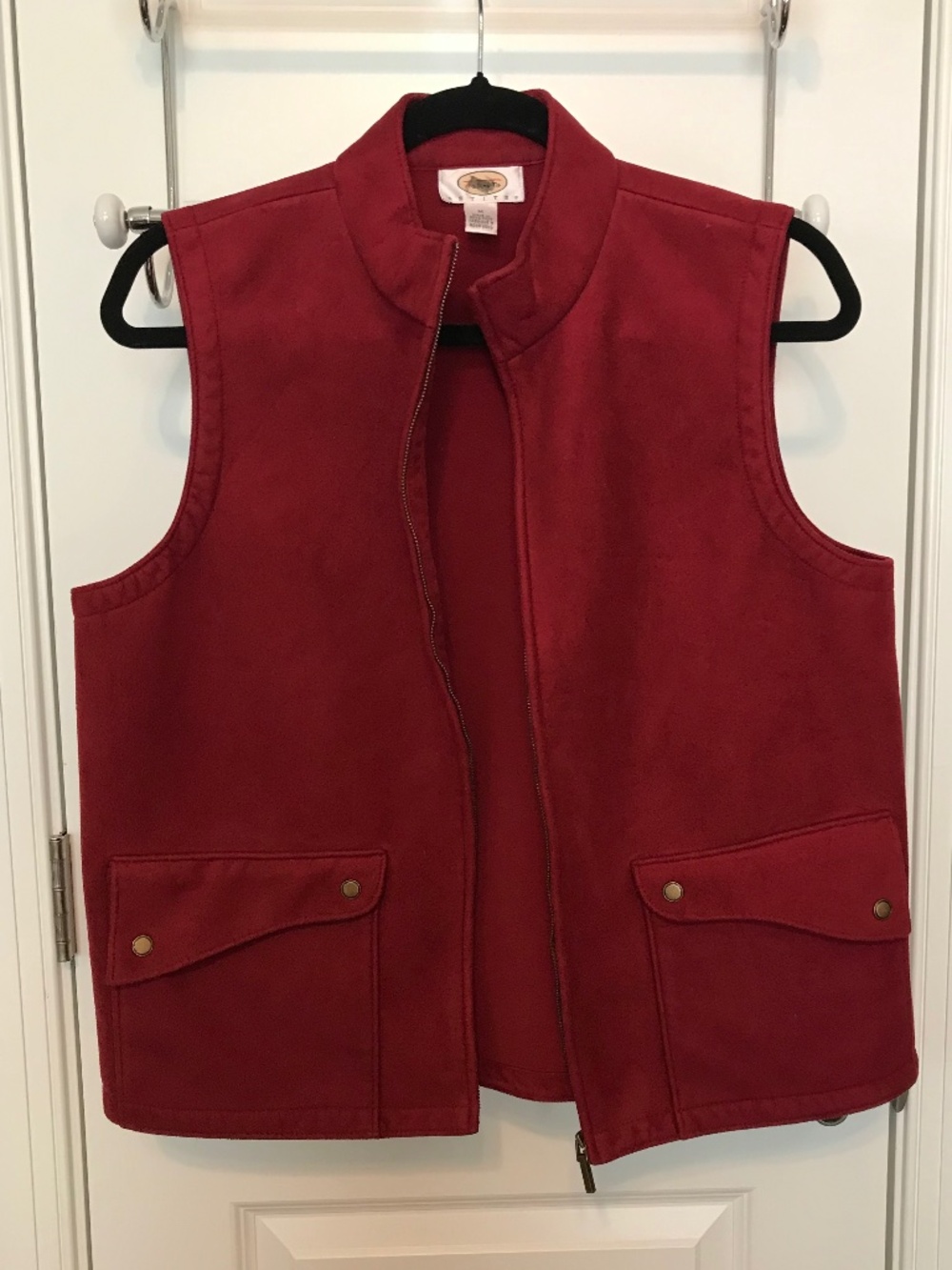 Talbots petites maroon fleece round collar zip-up vest with snap pockets (M)